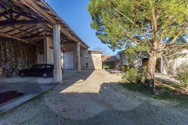 Maison charentaise 327 m² ! Crist390793