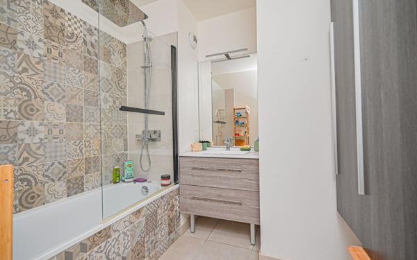 Appartement à vendre    3 pièces • 63,79 m2 Clichy