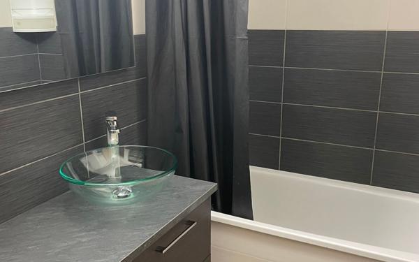 Appartement à louer    3 pièces • 74,99 m2 Marseille 9