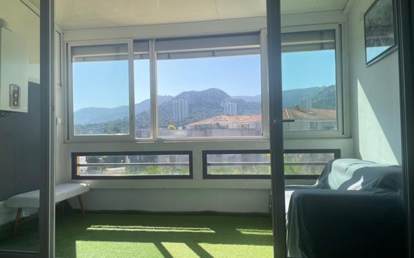 Appartement à louer    3 pièces • 74,99 m2 Marseille 9