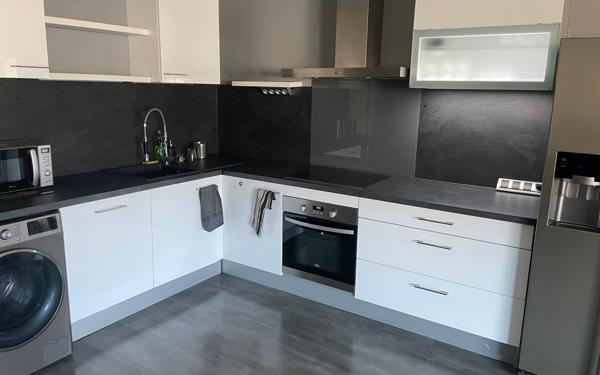 Appartement à louer    3 pièces • 74,99 m2 Marseille 9