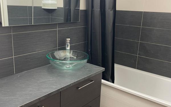 Appartement à louer    3 pièces • 74,99 m2 Marseille 9