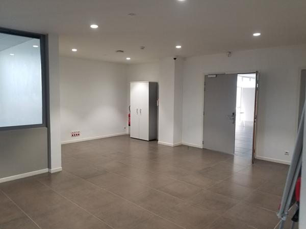 Local commercial à louer MERIGNAC – 478m²