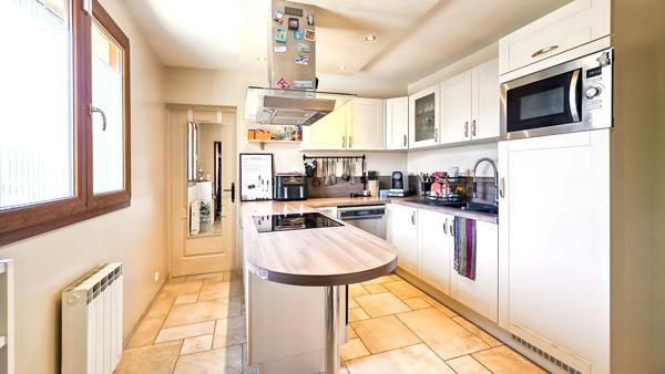 Maison Bourg Beaudouin 7 pièce(s) 138 m2