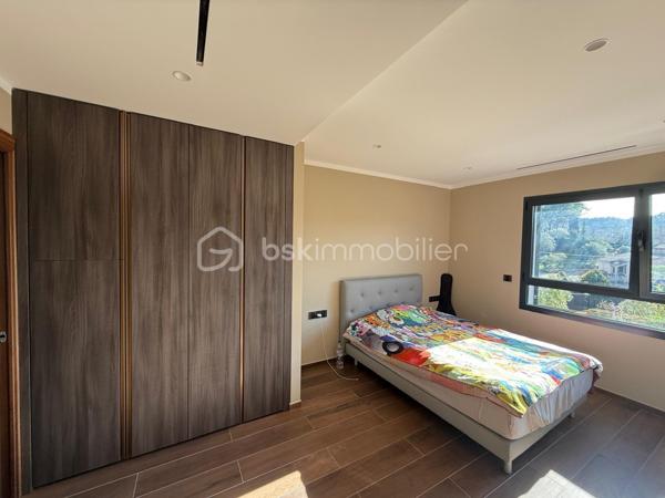 Maison traditionnelle de 318 m²