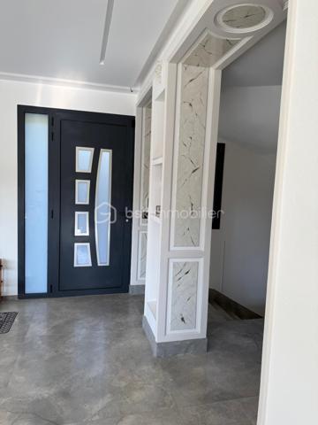 Maison traditionnelle de 318 m²