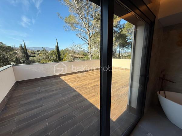 Maison traditionnelle de 318 m²