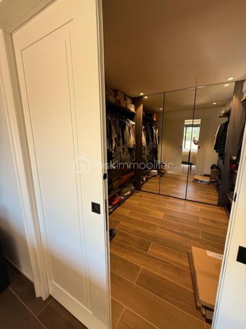 Maison traditionnelle de 318 m²