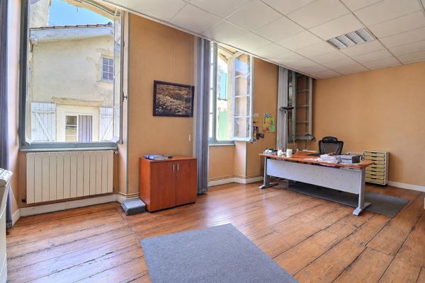 BAZAS – IMMEUBLE DE CARACTÈRE À FORT POTENTIE