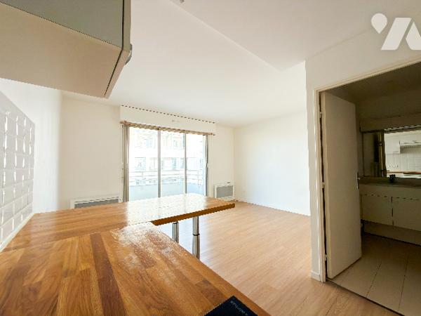 STUDIO avec terrasse, place de stationnement et cave
Métro Billancourt, avenue Emile Zola