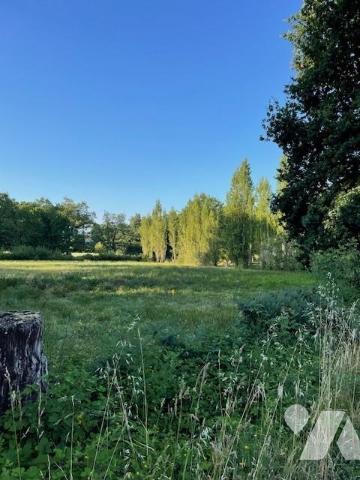 1069m². Terrain à bâtir libre de constructeur