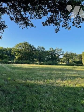 1069m². Terrain à bâtir libre de constructeur