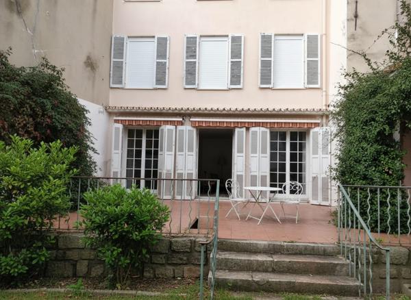 Grande maison de village 388 m² avec jardin – Centre Solliès-Pont