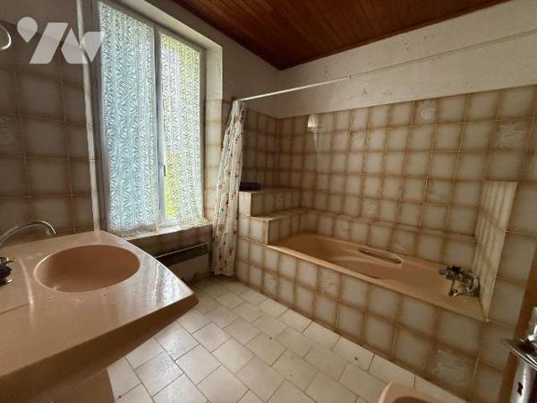 Maison à Vendre à Guerlesquin (29650) en Finistère (29)

Nous vous présentons une maison d'un...