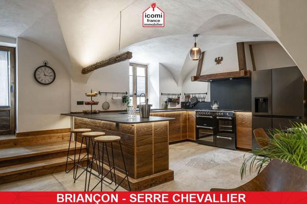 A VENDRE - PIED DE CHALET EN DUPLEX PRET A VIVRE DANS MAISON DE PAYS REHABILITEE EN 2026 • JARDIN PRIVATIF • 3/4 STATIONNEMENTS • DPE A/B • RARE