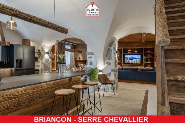 A VENDRE - PIED DE CHALET EN DUPLEX PRET A VIVRE DANS MAISON DE PAYS REHABILITEE EN 2026 • JARDIN PRIVATIF • 3/4 STATIONNEMENTS • DPE A/B • RARE