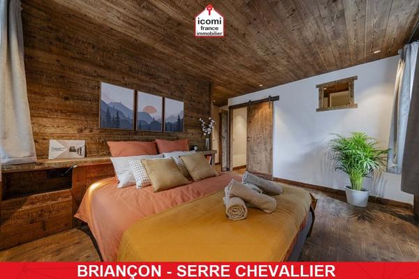 A VENDRE - PIED DE CHALET EN DUPLEX PRET A VIVRE DANS MAISON DE PAYS REHABILITEE EN 2026 • JARDIN PRIVATIF • 3/4 STATIONNEMENTS • DPE A/B • RARE