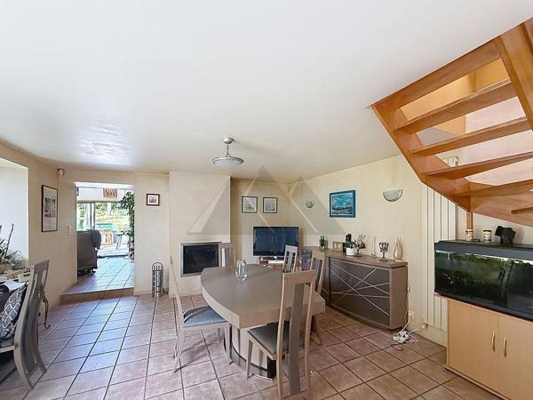 A VENDRE QUIMPER SUD KERNOTER LONGERES AVEC JARDIN ET PISCINE