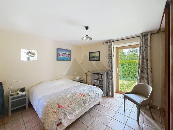A VENDRE QUIMPER SUD KERNOTER LONGERES AVEC JARDIN ET PISCINE