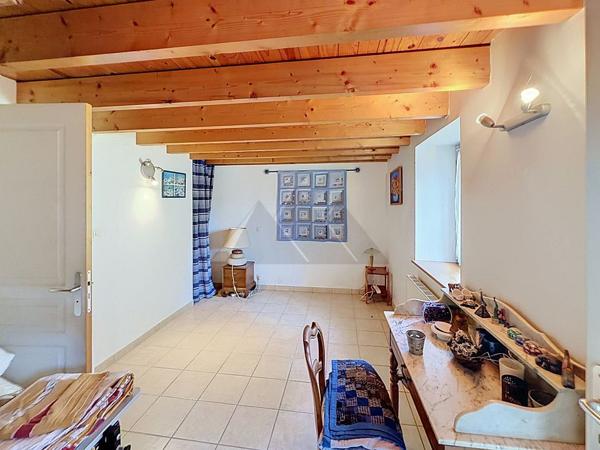 A VENDRE QUIMPER SUD KERNOTER LONGERES AVEC JARDIN ET PISCINE
