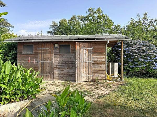A VENDRE QUIMPER SUD KERNOTER LONGERES AVEC JARDIN ET PISCINE