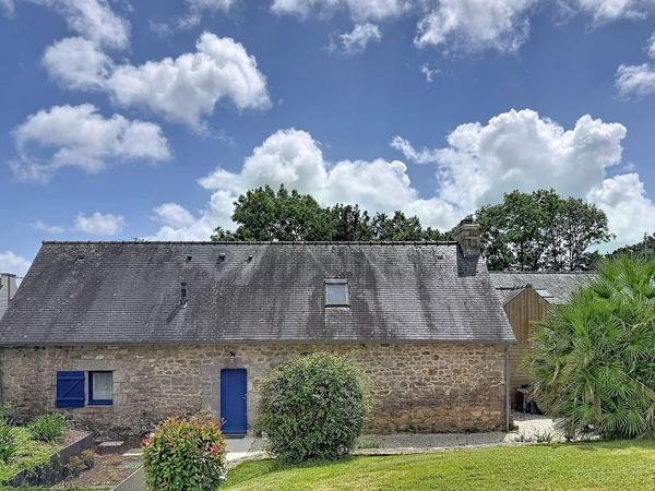 A VENDRE QUIMPER SUD KERNOTER LONGERES AVEC JARDIN ET PISCINE