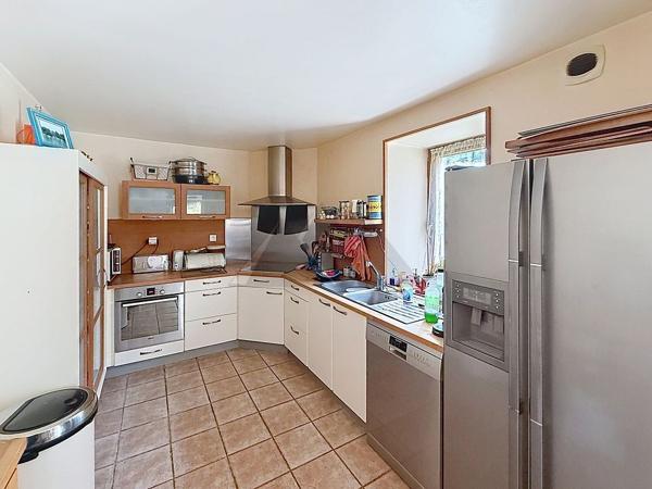 A VENDRE QUIMPER SUD KERNOTER LONGERES AVEC JARDIN ET PISCINE