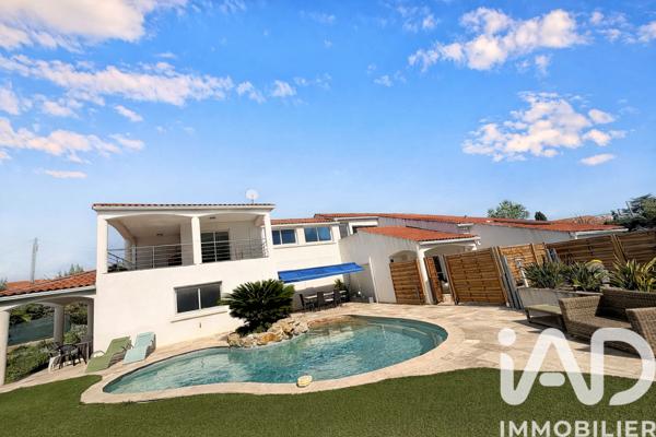 Maison à vendre 9 pièces 223 m² Saint-Cyr-sur-Mer