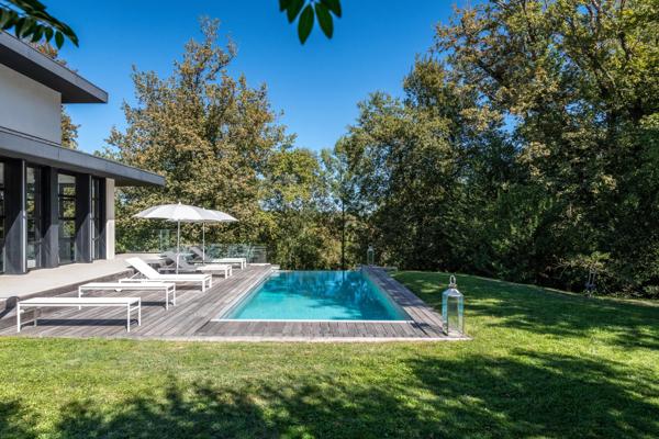 Maison d'architecte 315 m² - piscine et parc de 6647 m² - centre ville