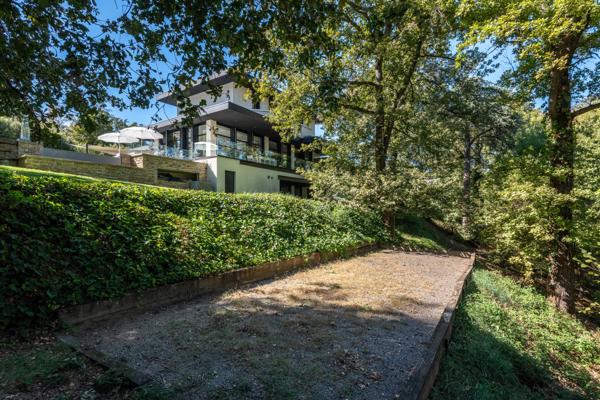 Maison d'architecte 315 m² - piscine et parc de 6647 m² - centre ville