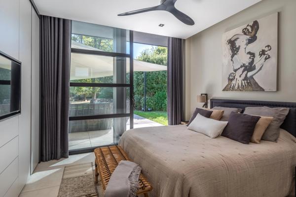 Maison d'architecte 315 m² - piscine et parc de 6647 m² - centre ville