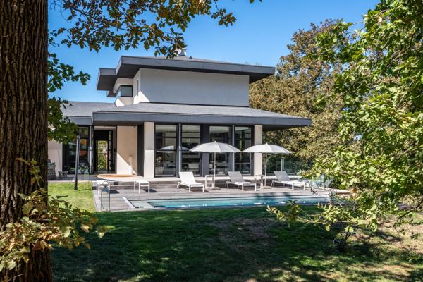 Maison d'architecte 315 m² - piscine et parc de 6647 m² - centre ville