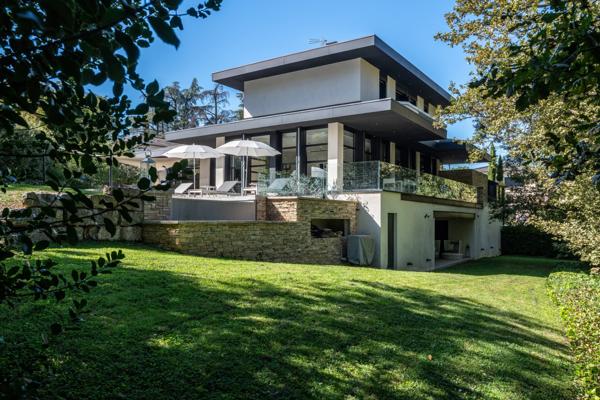 Maison d'architecte 315 m² - piscine et parc de 6647 m² - centre ville