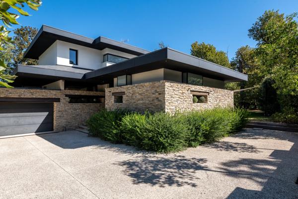 Maison d'architecte 315 m² - piscine et parc de 6647 m² - centre ville