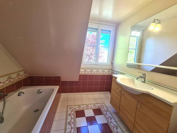Maison Ozoir La Ferriere 6 pièce(s) 159.4 m2