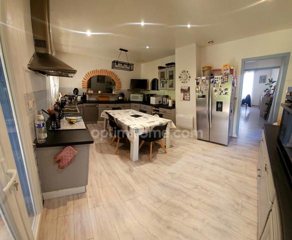 Maison à vendre 7 pièces :3 chambres, grand terrain, terrasse couverte, garage, sous-sol – Proche centre-ville !