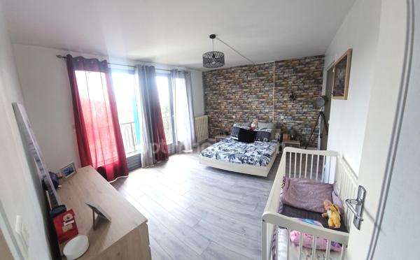 Maison à vendre 7 pièces :3 chambres, grand terrain, terrasse couverte, garage, sous-sol – Proche centre-ville !