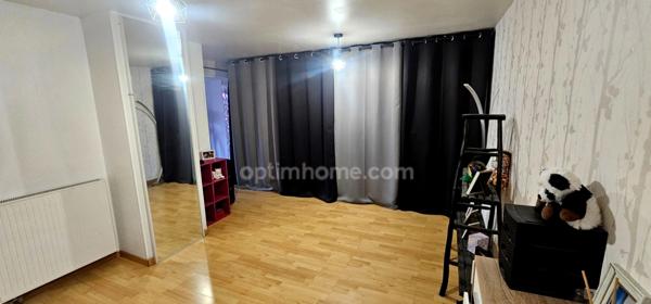 Maison à vendre 7 pièces :3 chambres, grand terrain, terrasse couverte, garage, sous-sol – Proche centre-ville !