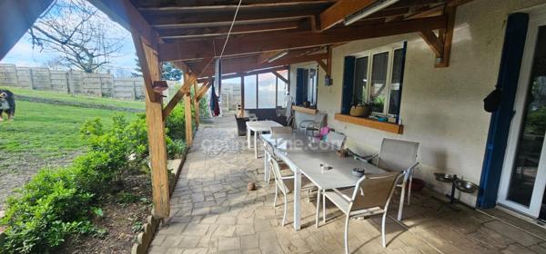 Maison à vendre 7 pièces :3 chambres, grand terrain, terrasse couverte, garage, sous-sol – Proche centre-ville !