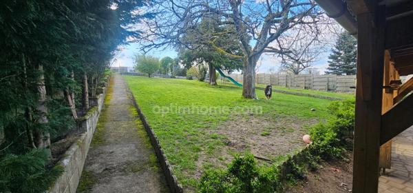 Maison à vendre 7 pièces :3 chambres, grand terrain, terrasse couverte, garage, sous-sol – Proche centre-ville !