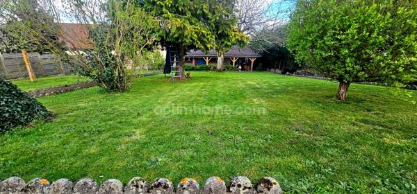 Maison à vendre 7 pièces :3 chambres, grand terrain, terrasse couverte, garage, sous-sol – Proche centre-ville !