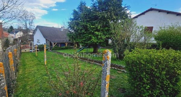 Maison à vendre 7 pièces :3 chambres, grand terrain, terrasse couverte, garage, sous-sol – Proche centre-ville !