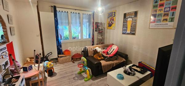 Maison à vendre 7 pièces :3 chambres, grand terrain, terrasse couverte, garage, sous-sol – Proche centre-ville !