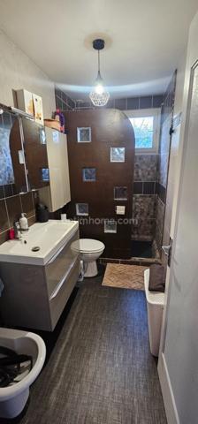 Maison à vendre 7 pièces :3 chambres, grand terrain, terrasse couverte, garage, sous-sol – Proche centre-ville !