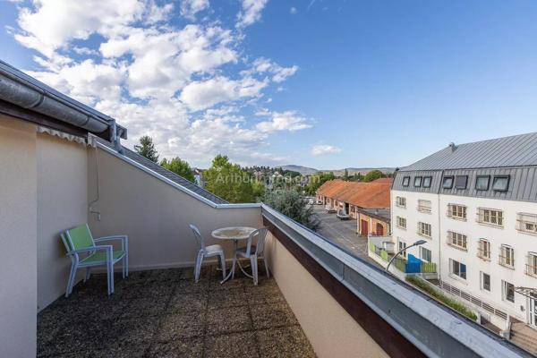 Vente                                                      Appartement
                        
                     4 pièces                      107 m2                     à Belley