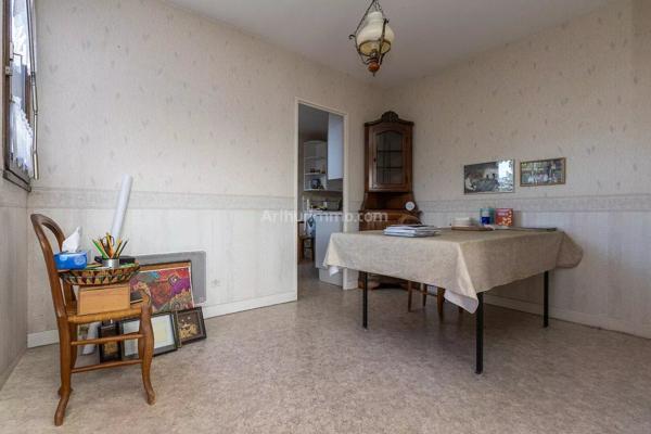 Vente                                                      Appartement
                        
                     4 pièces                      107 m2                     à Belley