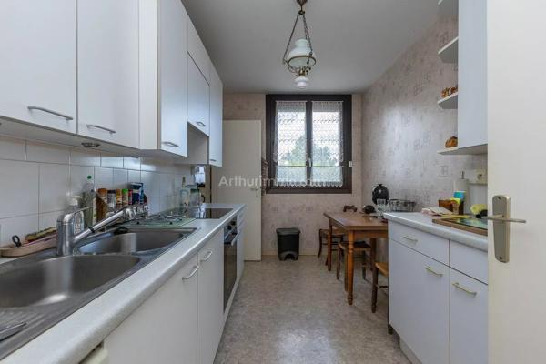 Vente                                                      Appartement
                        
                     4 pièces                      107 m2                     à Belley