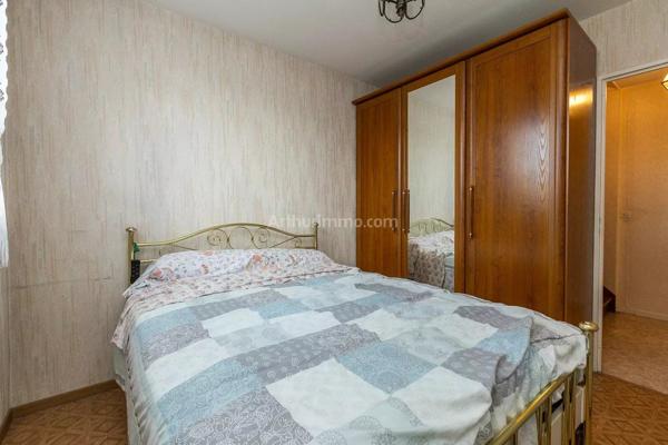 Vente                                                      Appartement
                        
                     4 pièces                      107 m2                     à Belley