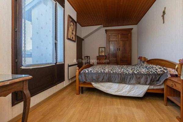 Vente                                                      Appartement
                        
                     4 pièces                      107 m2                     à Belley