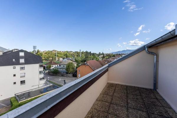 Vente                                                      Appartement
                        
                     4 pièces                      107 m2                     à Belley